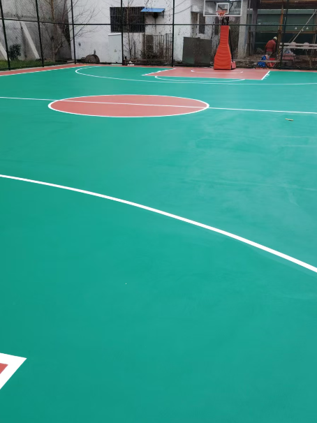 三道镇 球场长期使用易出现地面开裂